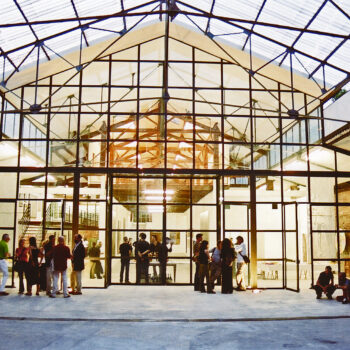 ACMCM (À centimètres du centre du monde)