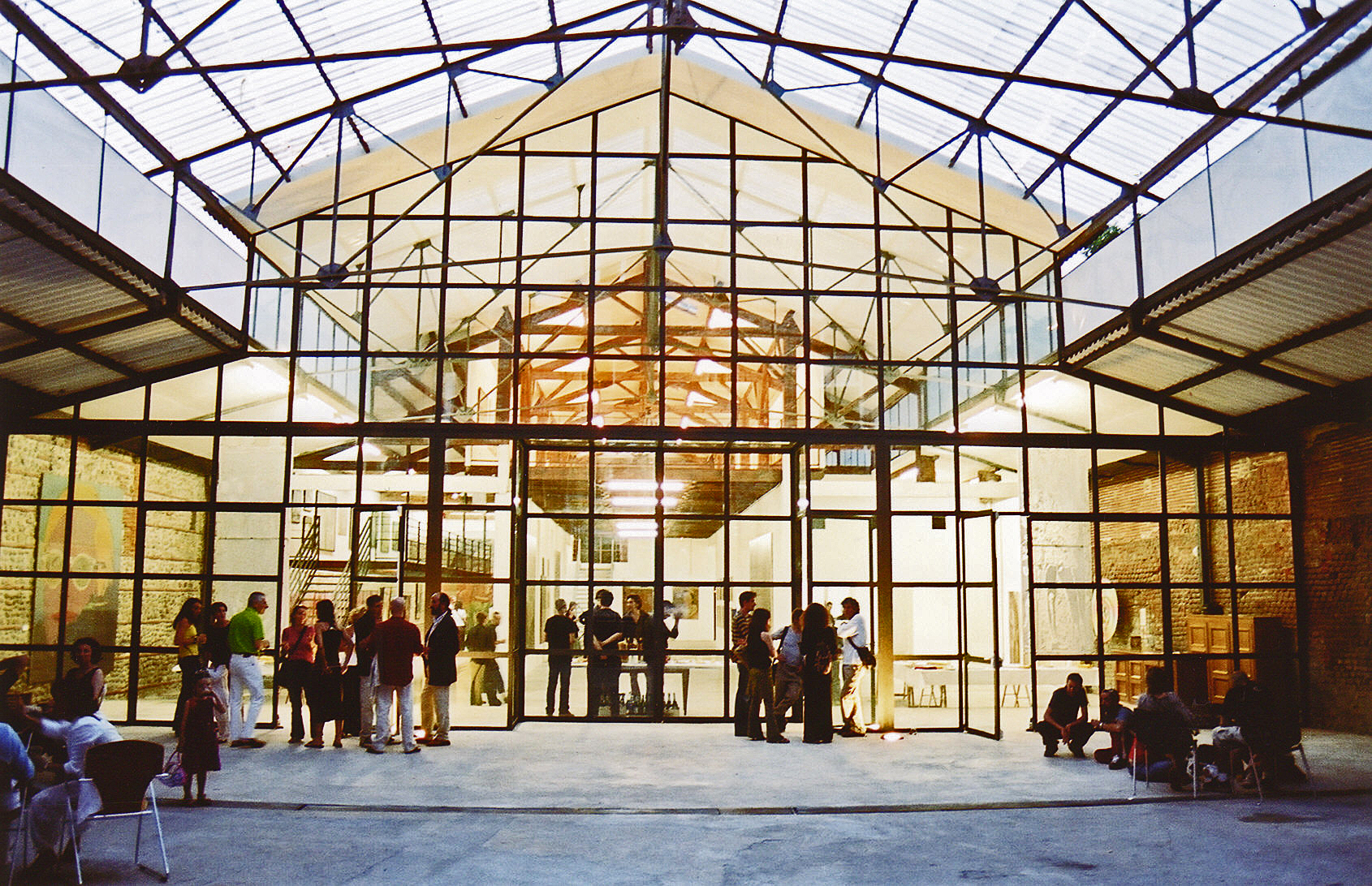 ACMCM (À centimètres du centre du monde)